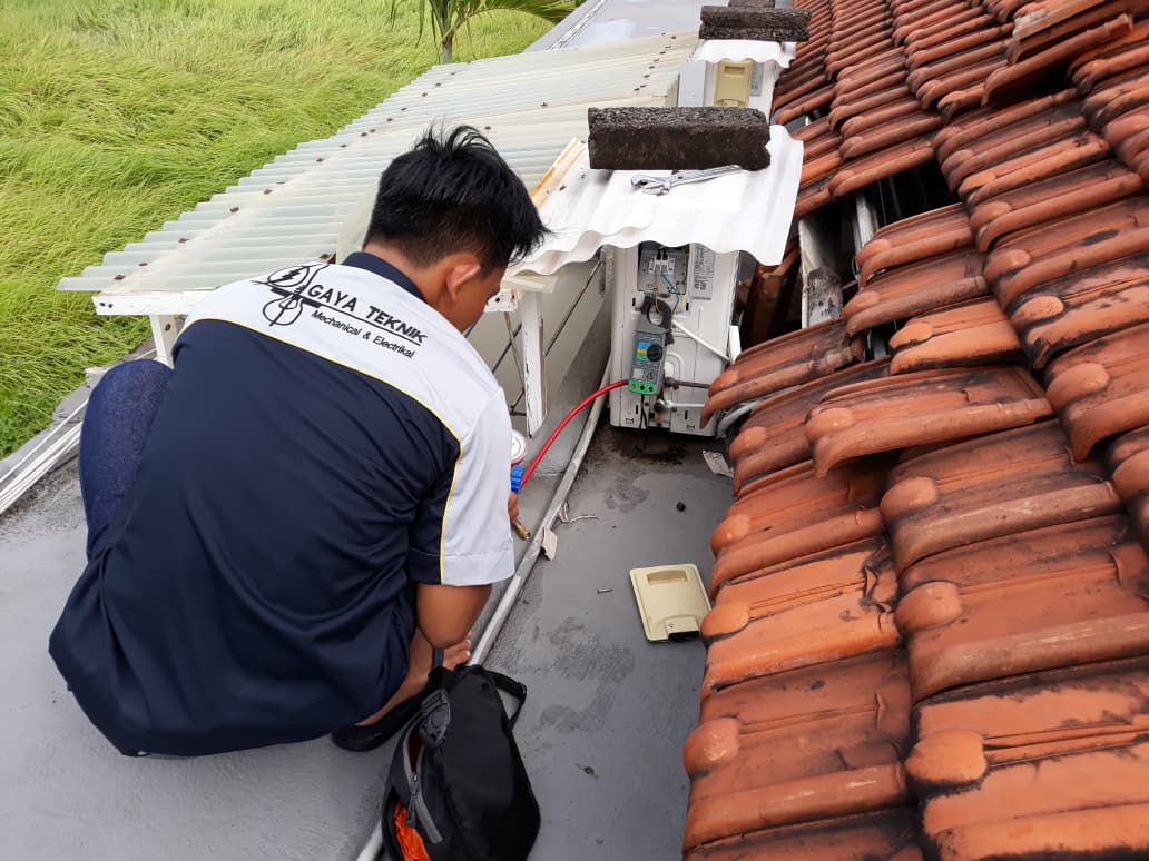 Pemasangan AC split residensial rapi